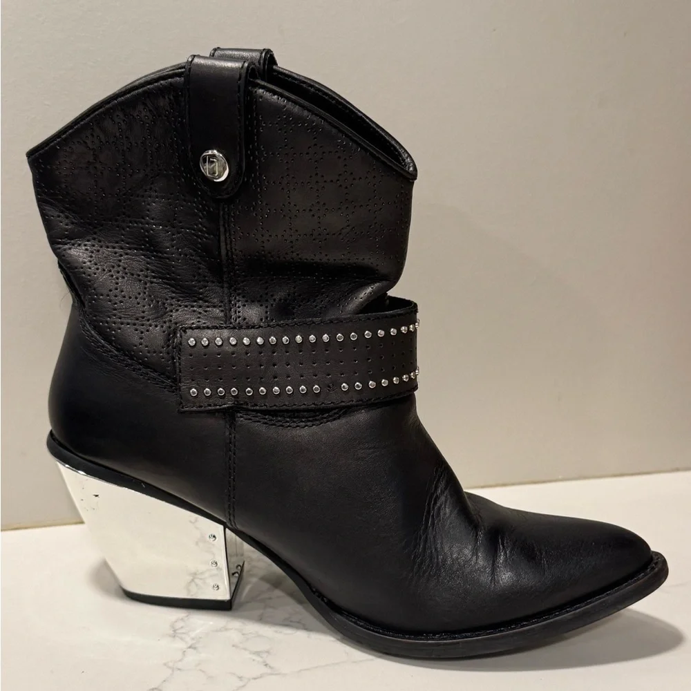 Dingo Backstage Leather Western Ankle Boot